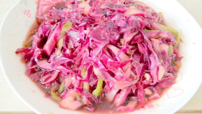 加了青椒的紫甘蓝