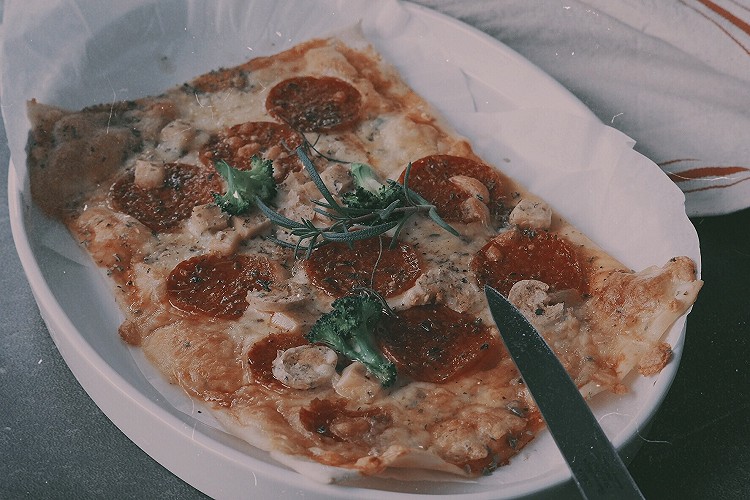 萨拉米肠披萨的做法