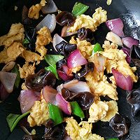 降压养生神仙菜—洋葱木耳炒鸡蛋的做法图解12