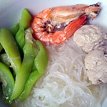 大虎虾+破壁机午餐之——虎虾肉圆丝瓜粉丝汤