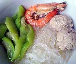 大虎虾+破壁机午餐之——虎虾肉圆丝瓜粉丝汤的做法