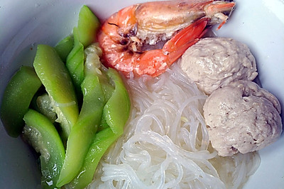 大虎虾+破壁机午餐之——虎虾肉圆丝瓜粉丝汤