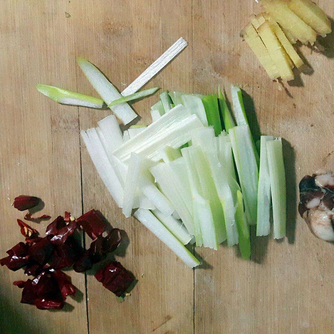 葱丝龙须菜怎么做_葱丝龙须菜的做法_80后的私厨by楠木的木_豆果美食