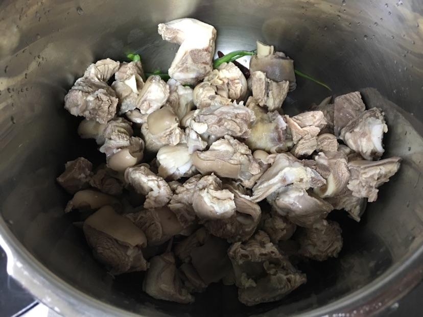 羊肉萝卜汤的做法图解2