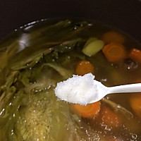 老火靓汤: 蜜枣剑花骨头汤的做法图解9