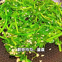 #为爱下厨 七夕橄浪漫#蒜蓉炒豌豆尖的做法图解8