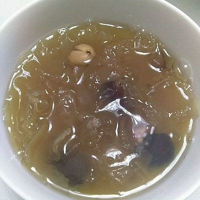 银耳莲子红枣汤
