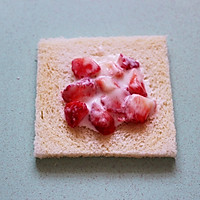 #初春润燥正当时#草莓酸奶三明治的做法图解6