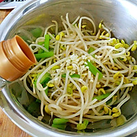 芹菜拌黄豆芽的做法图解12