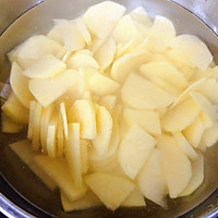 #餐桌上的春日限定#滑子蘑炖土豆片的做法图解3