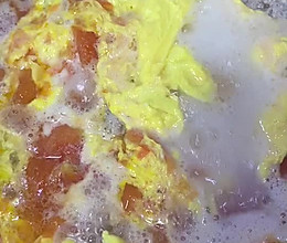 西红柿肉园蛋汤的做法