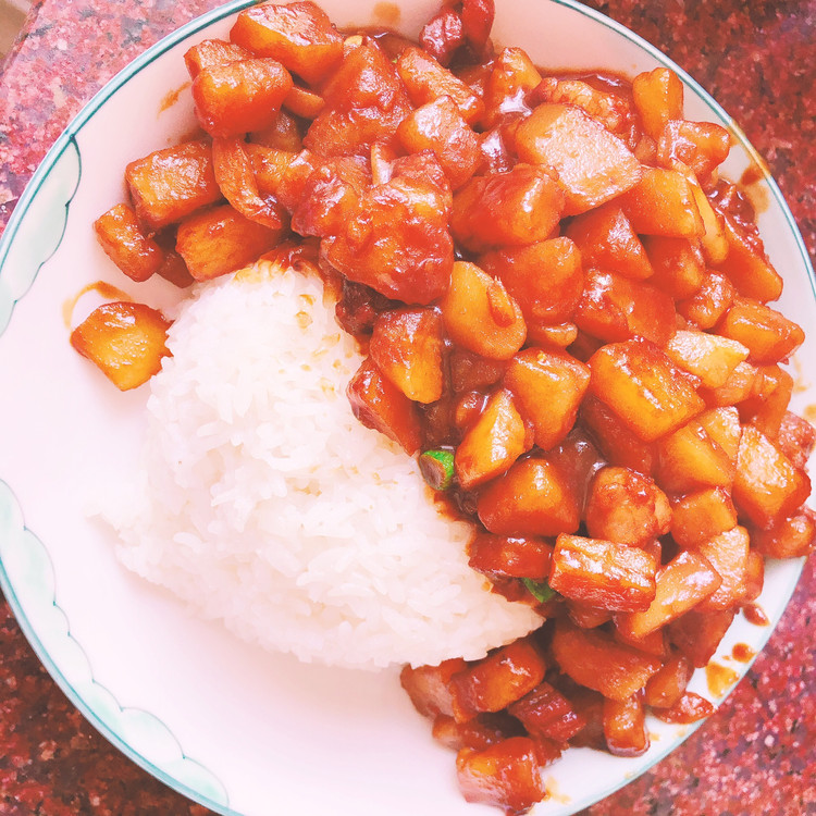 简易版土豆红烧肉盖饭的做法
