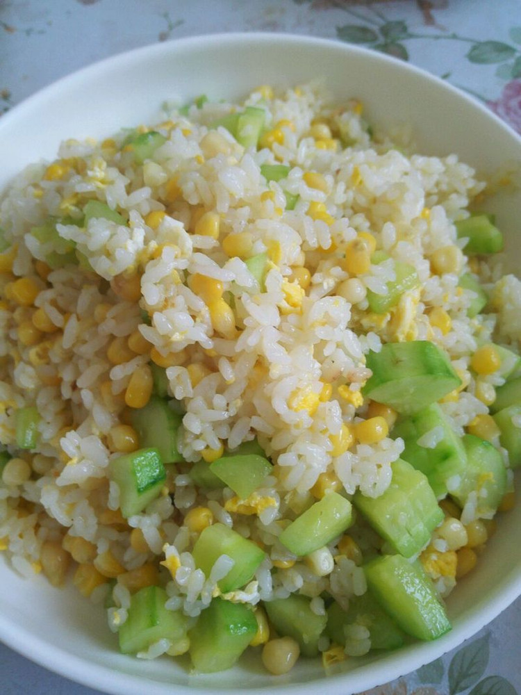 米饭的百变大咖秀之鸡蛋黄瓜玉米炒饭的做法