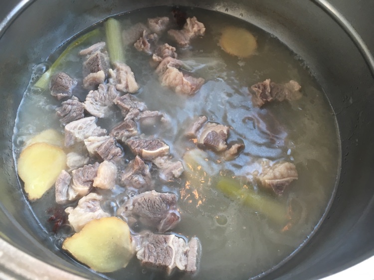 西红柿牛腩的做法图解1
