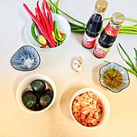 #中秋宴，名厨味#湖南人都爱这一碗下饭菜～肉沫炒皮蛋的做法图解1