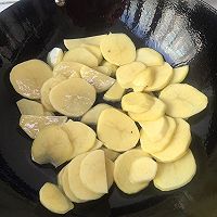好吃下饭菜---辣白菜炒土豆片的做法图解4