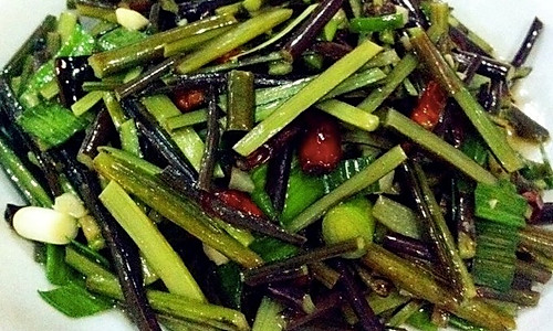 韭菜炒蕨菜的做法