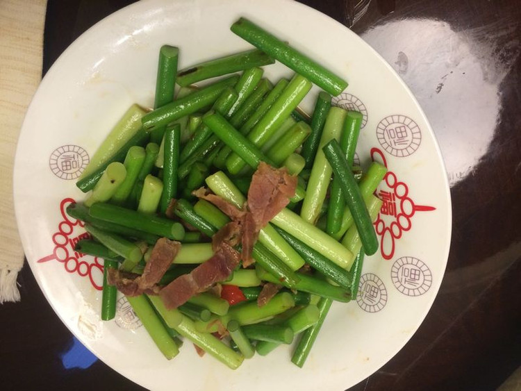 咸肉蒜苔的做法