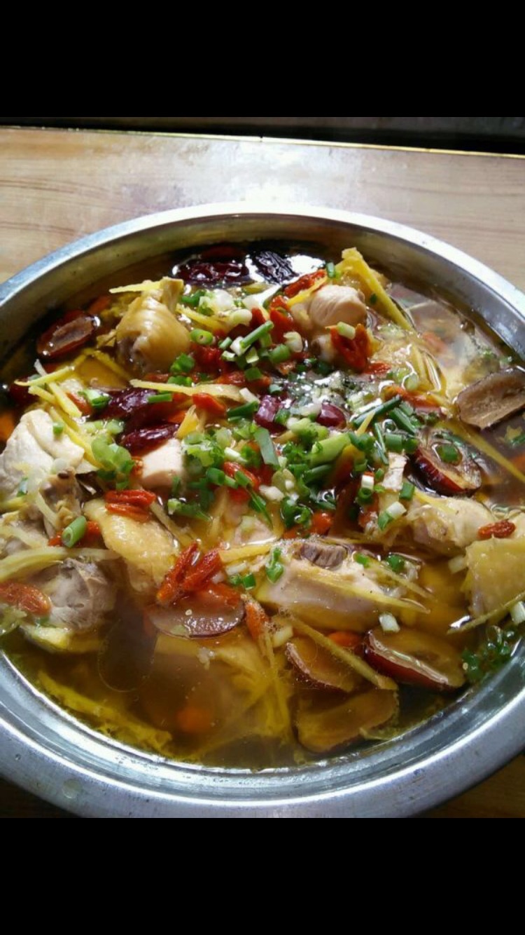 红枣枸杞蒸鸡