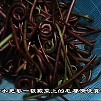 凉拌蕨菜的做法图解1