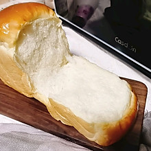 软到站不住的烫种老面鲜奶吐司（微咸）