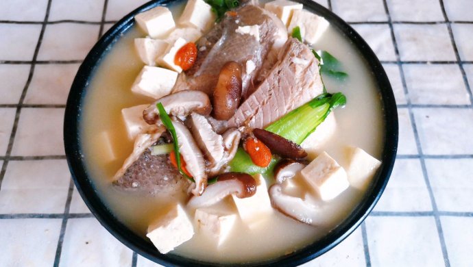 鲤鱼豆腐煲