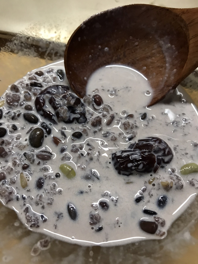减肥佳品——杂粮牛奶粥的做法