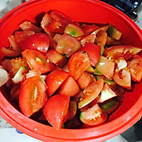 西红柿牛肉丸子汤的做法图解2