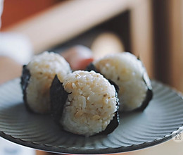 海苔金枪鱼饭团的做法