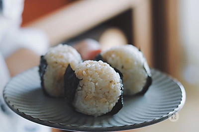 海苔金枪鱼饭团