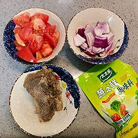#轻食季怎么吃#番茄牛肉面盖饭的做法图解1