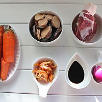 胡萝卜海鲜饭的做法图解1
