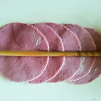 奶香紫薯玫瑰花卷的做法图解2