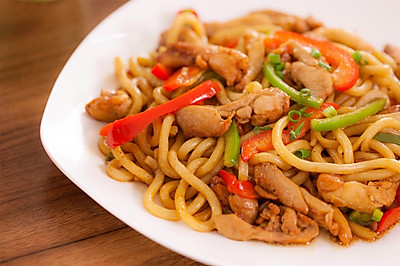 先生食记丨大叔的黑椒鸡柳炒乌冬