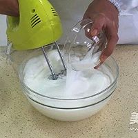 戚风蛋糕。的做法图解5