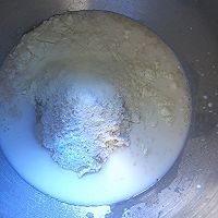 牛奶白面包的做法图解2