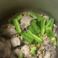 黄豆苦瓜排骨汤的做法图解1