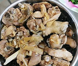 香菇木耳黄花菜蒸鸡的做法
