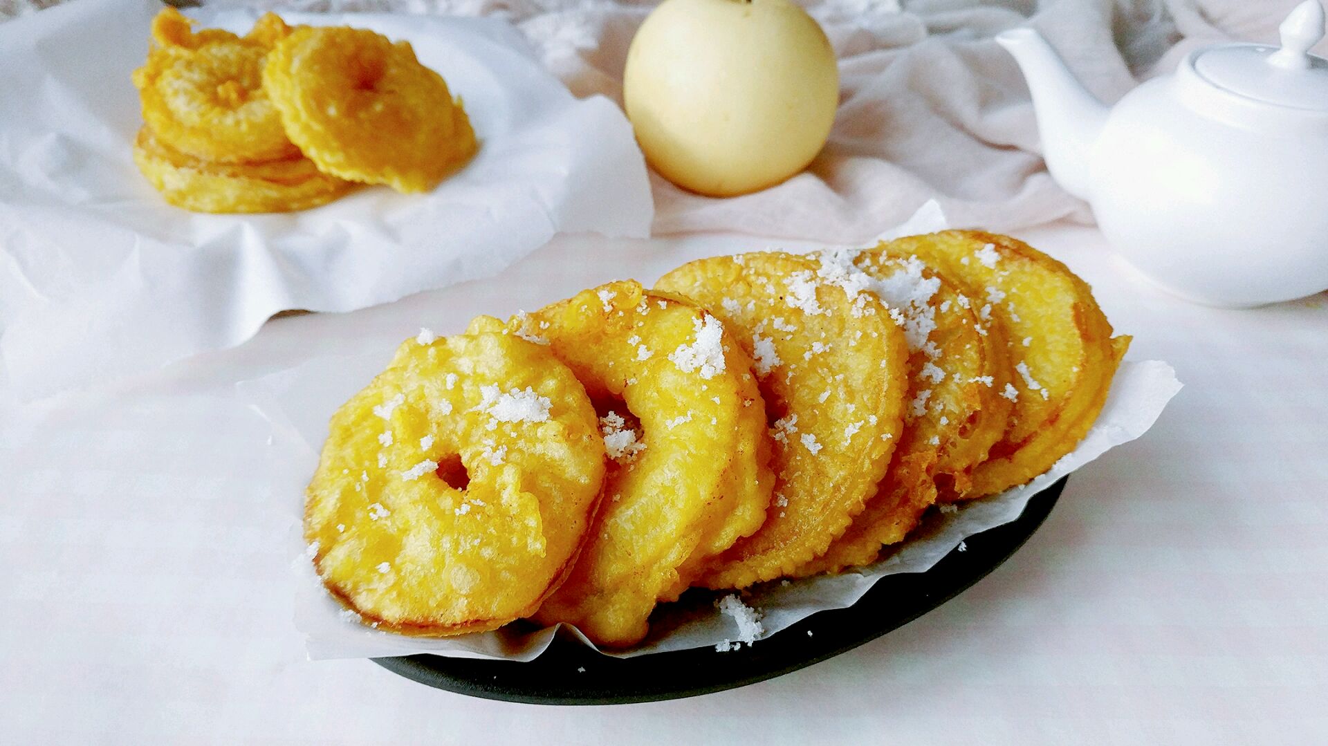 Deep fried circle with pear and fruit