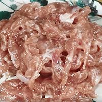 炒肉时,直接下锅就错了,难怪不好吃,教你一招,肉丝滑嫩不粘锅的做法图解3