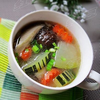 家常美味鲜汤---鸡架菌菇冬瓜汤