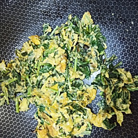 春季时令美食香椿芽炒鸡蛋的做法图解7
