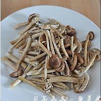 芦笋培根炒茶树菇的做法图解5