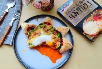#安佳新年聚会食谱#溏心蛋花朵披萨的做法