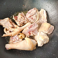 板栗炖鸡的做法图解2