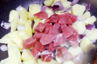 牛肉炖土豆