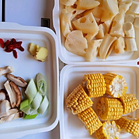 莲藕玉米排骨汤的做法图解3