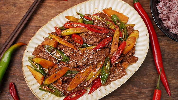 笋尖小炒牛肉，巨下饭的做法