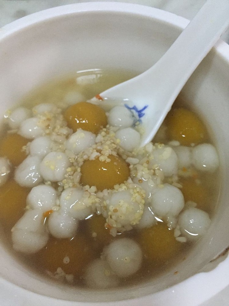 金银芋圆甜汤的做法