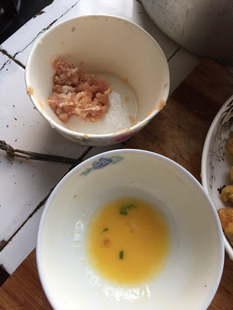 鸡蛋肉肉卷的做法图解1
